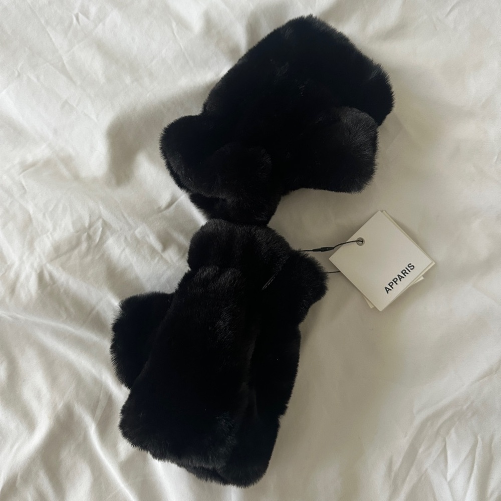 Apparis Ariel Faux Fur Mittens in Noir